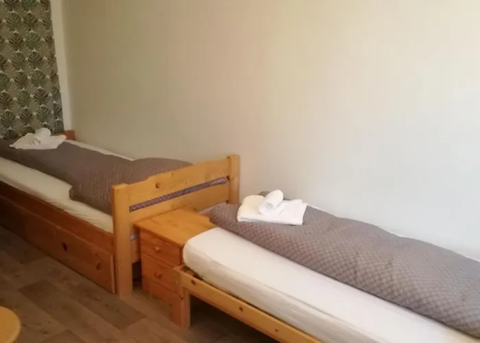 Flat3 With 2bedrooms Wifi דירה *